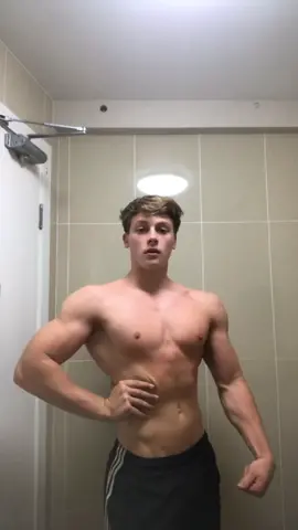 2 years later and the men’s physique posing is still 💩 #18yearsold #natural #fyp #viral #mensphysique #gym #GymTok