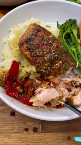 SWEET CHILLI JERK GLAZED SALMON IN A GARLIC BUTTER SAUCE, CREAMY MASH AND VEG🇯🇲🎯💣#salmon  #salmonrecipe #pescatarian #pescatarianrecipes #yummyfood #foodstagram  #foodheaven #heaven #delicious  #cooking #fantastic #foodart #daily #foodinspiration #inspo #nice #trending #dining #lunch #DinnerIdeas #birmingham #liverpool #ottawa #southflorida #georgia #texas #philly #newjersey #michigan #maryland