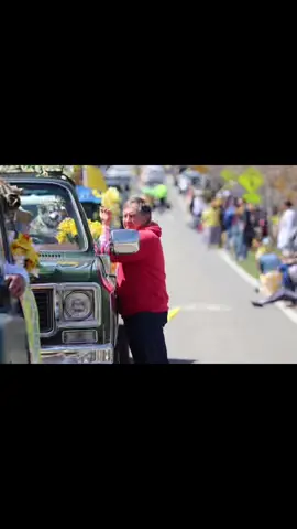 🌼 🏈 New England Patriots Head Coach Bill Belichick enjoying the 2022 Nantucket Daffodil Festival with his dog Nike. #nantucket