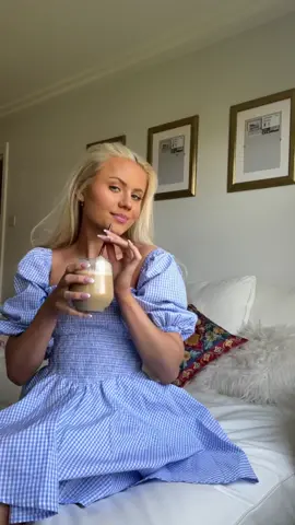 everyday iced coffee tut ☕️🤍 still dont have pictures in my frames 🙃