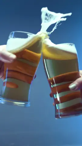 I made a fake commercial for wieselburger 🥹 using @NANLITE Global #videgraphy #beercommercial #commercial #bts #camerawoman #videoathome #nanlite #videomaker #advertisment