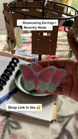 I loveeeeee to create 🧘🏾‍♀️✨💗 #earringsdiy #diyearrings #diyjewelry #butterflyjewelry #earringshop #Totinos425 #onlyinmycalvins #artsy #artproject #craftproject