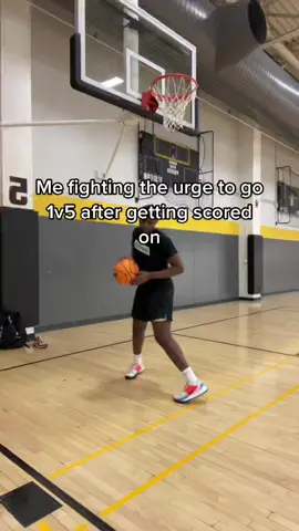 I gotta get mines back🤣 Comment if you hate getting scored on!🤦🏾‍♂️ #foryoupage #fyp #Totinos425 #onlyinmycalvins #hooper #hoopersoftiktok #basketball #LucBaguma
