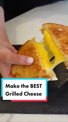 the BEST grilled cheese👏 #grilledcheese #cookingtips #cheesepull #crunch #dinnerrecipes