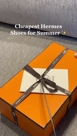 The Egerie retails for $295 and I think it’s the perfect pool slide 🥳 The cheapest shoes at Hermes maybe? #hermes #egerie #shoes #sandals #Summer #outfitinspo #poolside
