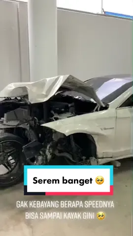 Dari semua bagian depan yang remuk, Velgnya utuh cuy. Kira-kira bisa balik normal gak ya? #RamadanKembaliKuat #mercy #cls63 #cls63s #kecelakaan #accident