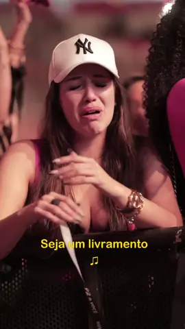 Mais uma da série se não for pra cantar assim eu nem vou! No show de Henrique e Juliano o correto é se entregar a cada música! Obrigado @randesfilho por captar esses momentos maravilhosos. (Equipe HeJ)