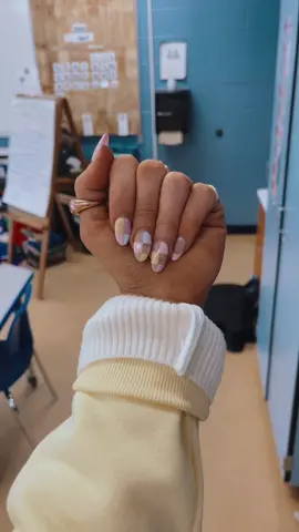 My favorite nails so funky & bright for spring 😍🌸🌼 #newnails #springnails #brightnails #happynails #teacher #jewelry #funjewelry #colorful #rings #funnails #teacher