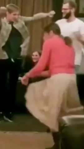 Nicht mehr lange ihr Racker und wir können ausflippen !!😊#feierarbend #wochenende #spassamleben #video #dance #tanzen #musik #a