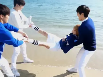 they look so happy #astro#아스트로#kpop#kpopfyp#fyp#foryou#foryoupage#sanha#astrosanha#chaeunwoo#eunwooastro#moonbin#moonbinastro#rocky#rockyastro#viral#beach#cute#funny#eunwoo#yoonsanha#sanhaastro#Totinos425