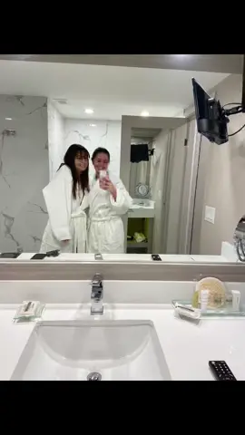 A little overdue but such a relaxing weekend with @kara hofsink at #whiteoaksresort #niagara #niagaraoutlets #friends #cousins #girlsweekend