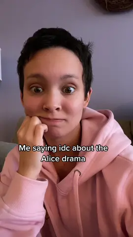 Lol I couldn’t help it 😅 #crunchymom#momtokdrama#momtok#dramatok#crunchymomtok#aliceandfernsnark#relatable#momtok#motherhood#momlife#MomsofTikTok#funnymom