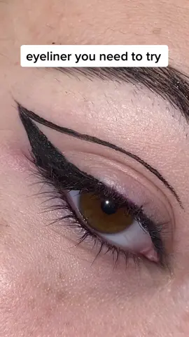 eyeliner u need to try!!! level: medium 🖤 #Eyeliner #eyelinertutorial #graphicmakeup