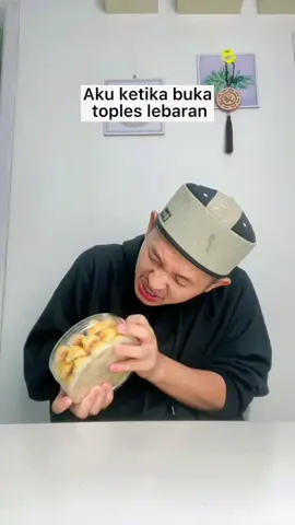 Aku vs Emak ketika buka toples lebaran