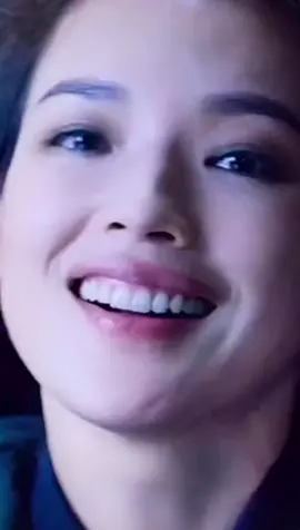 Thư Kỳ - 舒淇 sinh ra trong một gia đình không khá giả tại Tân Điếm, Tân Bắc, Đài Loan. Cô chuyển tới Hồng Kông năm 17 tuổi và bắt đầu sự nghiệp giải trí với vai trò người mẫu chụp ảnh gợi cảm trên trang bìa tạp chí Penthouse .#thuky#dienvienhongkong #phimhongkong#nguoimauhongkong#nhacthapnien80_90#hongkong90s