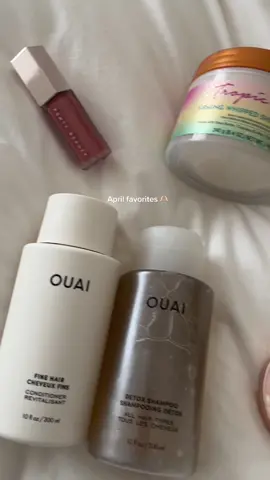 April faves #aprilfavorites #haircare #makeup #bodycare #bodybutter #treehut #tropicglow #ouai #ouaihaircare #detoxshampoo #finehairconditioner #fentybeauty #fussy #charlottetilbury #goodmolecules #yerbamateeyegel