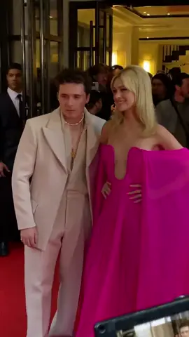 #BrooklynBeckham #NicolaPeltz #METGala #AlfombraRojaE!