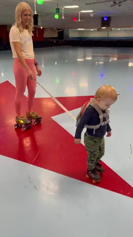 Skate fun! 🛼 #fyp #foryou #fypシ #rollerskating #rollerskate #babyskater #mom #skatelife #baby #rollerrink #family #goodvibes #training #skateprogress #viral #skateleash #fun #rollerskater