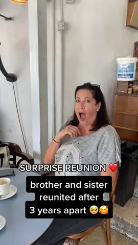My dad and his sister together again after 3 years apart 🥺🥰❤️ so much love #surprisereunion #reunitedwithfamily #familyreunited #fyp #familyreunion #foryoupage #trending