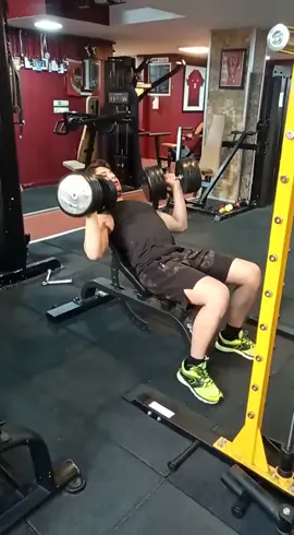 35kg dumbbell incline press #gym #dumbbell #bench #benchpress
