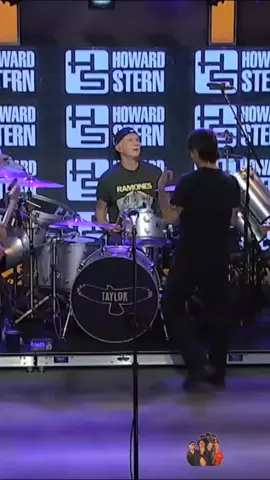 ☕😌 RED HOT CHILI PEPPERS ( Give It Away)