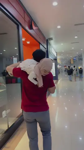 Ampun kalau sama shireen ke mall njememet 🤣