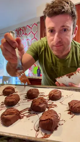 It’s got to be these healthy better than Reese’s peanut butter eggs. #healthydessertsforweightloss #proteinsnacks #highprotein #healthycandy