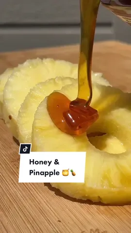 Pineapple and honey is the perfect combination. 🍍🍯😋 #trythis #foodcombination #foodtiktok #manukahoney #healthysnack #yum #FoodTok