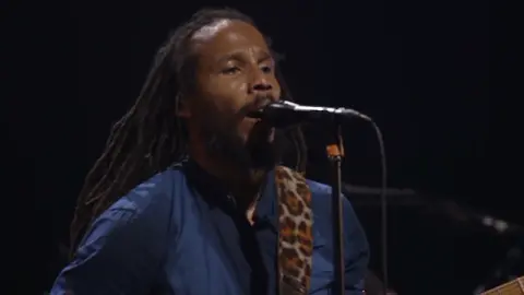 Ziggy Marley - One Love #Live #music #reggae #ska #rocksteady #folk #ziggymarley #bobmarley #cover #onelove #reggaemusic #reggaelove #kingofreggae