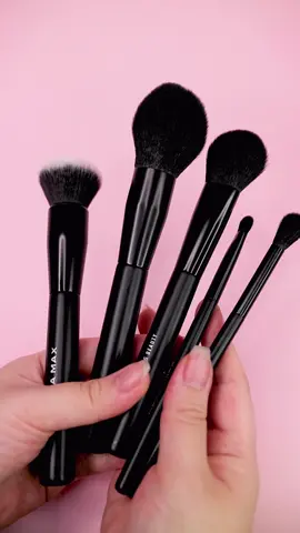 Super soft vegan, synthetic brushes from @MECCA MAX - this five piece set is only AUD$56 at @MECCA [ Gifted ] 💗 #meccabeauty #meccabeautyjunkie #meccamax #veganbeauty #makeupbrushes #newbrushes #newmakeup #makeupessentials #makeuptips #fyp #foryoupage