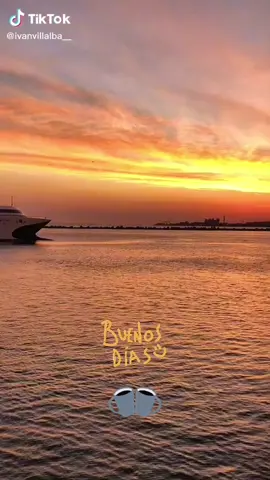 Viajamos hoy ? 🖤☕⛴️   Compartí tu historia con el hashtag #buquebus 🤳