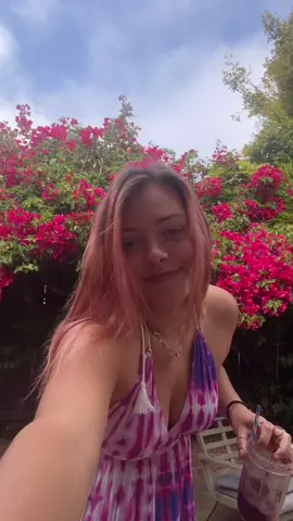 sappy lil post for you suckers. ❣️  #indiemusic #indiepop #sadpop #wlw #lgbtq #independentartist #lizzymcalpine #hollyhumberstone #ShowYourJOWO