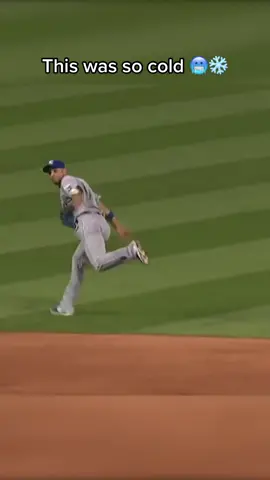 One of the smoothest plays ever 😳 @ESPNatbat #MLB #baseball #smooth
