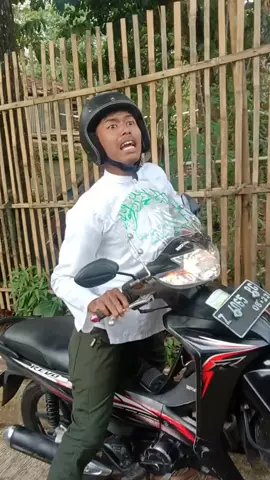 mari kita berbahagia sejenak 🤣😅silahkan komentar dan like yah...#kocak #santri #funnyvideos