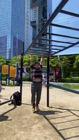 大阪梅田にある公園でトレーニング　#streetworkout #calisthenics #frontlever #muscleup #Fitness #ストリートワークアウト #マッスルアップ#トレーニング#おすすめにのりたい