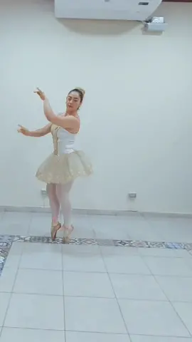 Balet con la Licenciada Catalina Rodrĺguez #ballet #danza #tecnica #bale #clasica #dance #ballerina #dancer #balletdancer #loveballet #forme #foryou #sv #elsalvador #usam #masferrer #cultura #taller #talleres