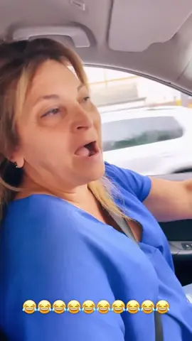 Come manda lei a quel paese, nessuno nel mondo 😂 @angelaalviti #maaaèvalè #famiglia #varo #ehvaleee #mamma #mammaefiglio #ridere #coppia