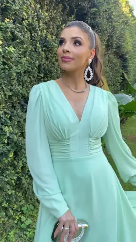 Verde pastel 🌷 #vestidosfiesta #vestidos #fashion #moda #modamujer #bodas #vestidoslargos #elegante #elegante #viral #mujer #invitadaperfecta #elegancia #actitud #ellegancevestidos