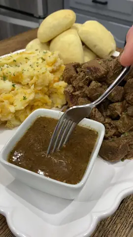 These crockpot beef tips are always perfect for a Sunday! #fypシ #foryoupage #EasyRecipe #crockpot #mothersday #WeekendVibes