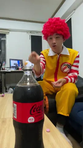 시간차 쓴맛 #시간차 #사회 #쓴맛 #슬픔 #콜라 #cola #mentos #멘토스 #광대 #ronaldo #trickshot #트릭샷 #억까 #성공 #추천 #fyp #sad #life
