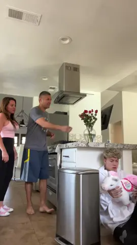 That’s just not fair 😭 #foryou#fyp#foryoupage#surprise #omg#fail#dumb#mom#dad#bruh @Caroline Jones #SoManySkies#carolinejonesmusic