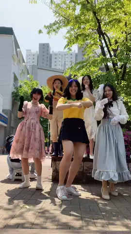 finalmente convenci as gatas a dançarem cmg ❤️KKKK erramo o começo mas tdb KKKKKK #fy #foryou #foryoupage #coreiadosul🇰🇷🇧🇷 #kpopbrasil #escolacoreana #viral