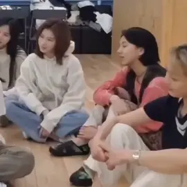 sana noticed chaeyoung tattoo 🥺💓 #sachaeng #sana #chaeyoung #fyp #xyzbca