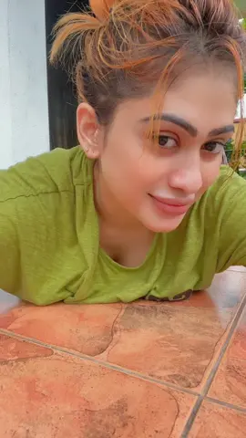 අනෙ පවු මොනා කල්පනා කර කර ඉන්නව මන්දා ඉන්න විදිහ දැක්කම දුක හිතුනා අම්මෙ හිනා වෙන්න කියද්දි හිමිට හිනා උනා❤️happy Mother’s Day