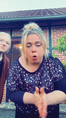 Experement mit Kaugummi @Karina’s Junior version #probierenmitkarina #maskiergang