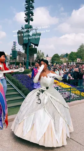 @disneylandparis makes birthdays extra magical 😭😭😭 Also Tiana is the best  🤍 Have you ever spent your birthday at Disney? #dlp #disneylandparis #disneyadults #disneyprincess #tiana #princessandthefrog #disneyadult #disneyland #characterinteraction #dlr