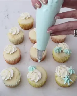 DIY cupcakes with 1M & 32 tip #diybaker #mombaking #mombaker #diycake #diycupcake