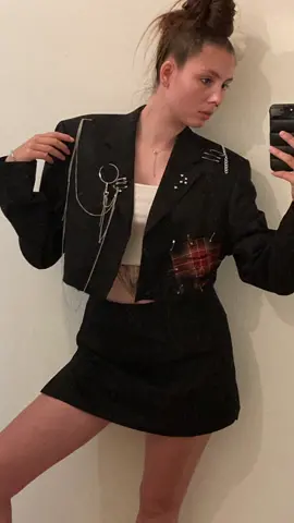 Changed an oversized blazer into a short blazer and skirt #uncycling #fashion#design#selfmade#handmade#fashiondesign#student