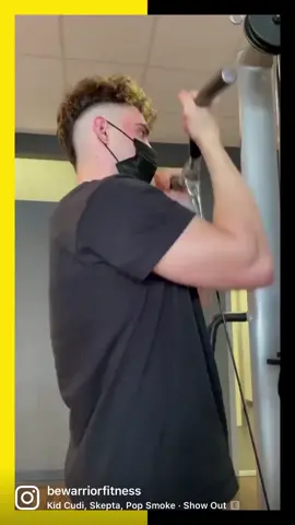 Hombros como cocos 🥥🔥#gym #brazos #workout #strength #workhard #warrior #Fitness #shoulders #hombros