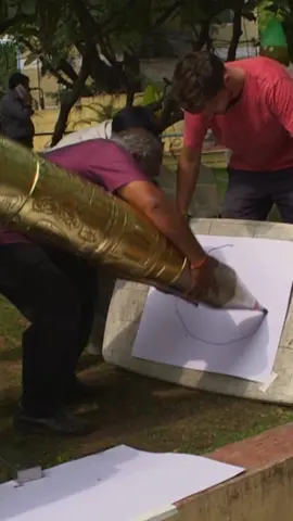 Largest ball point pen 🖊️ 5.5 m (18 ft 0.53 in) long, weighing 37.23 kg (82.08 lb 1.24 oz) by Acharya Makunuri Srinivasa 🇮🇳